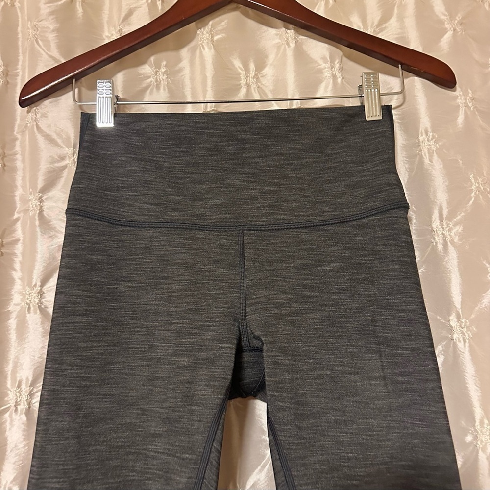 Lululemon Wunder Under Hi-Rise 7/8 Tight
Heathered Black Gray Leggings Luxtreme - Picture 4 of 15